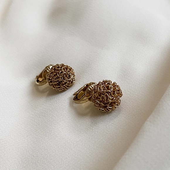 Vintage Jewelry - VTG Gold Chain Ball Scribble Clip Earrings